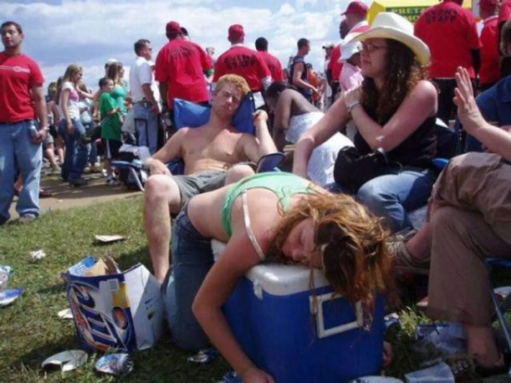 A group of people sitting on the grass
Description automatically generated with low confidence