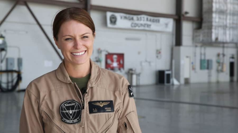 Meet The World's Most Beautiful Military Women | Popcornews - Part 24